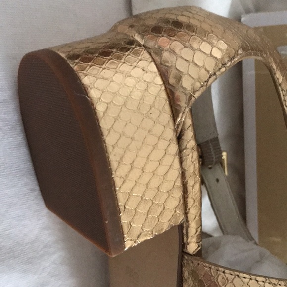 Ladies Michael by Michael Kors Sandals leather Tstrap  Marigold Rhinestones 8.5m - Picture 15 of 15